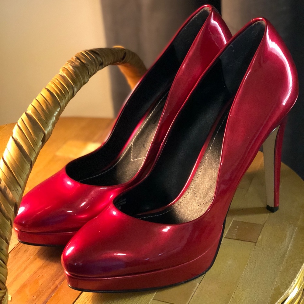 Charles David red patent leather pumps 8.5